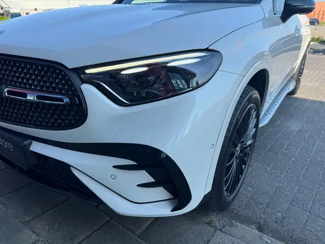 Mercedes-Benz GLC view 4