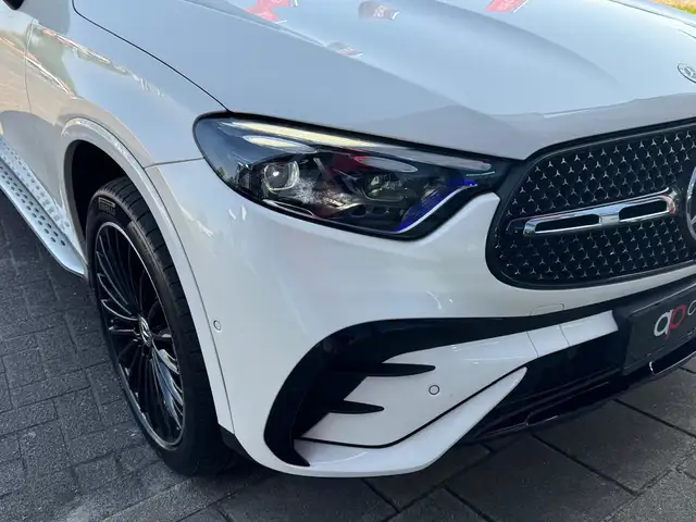 Mercedes-Benz GLC view 11