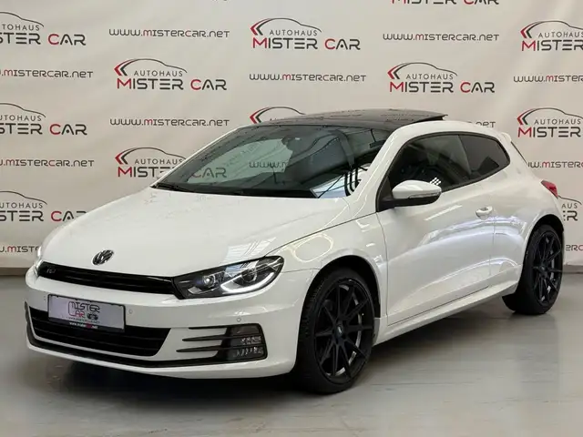 Volkswagen Scirocco 2.0TSI R LINE PANO/KAM/NAVI/XEN/KEY/19