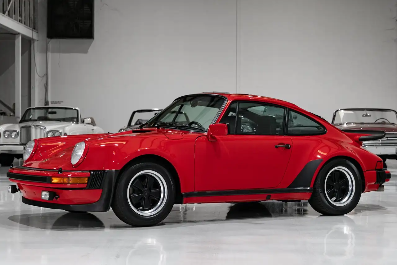 Porsche 930