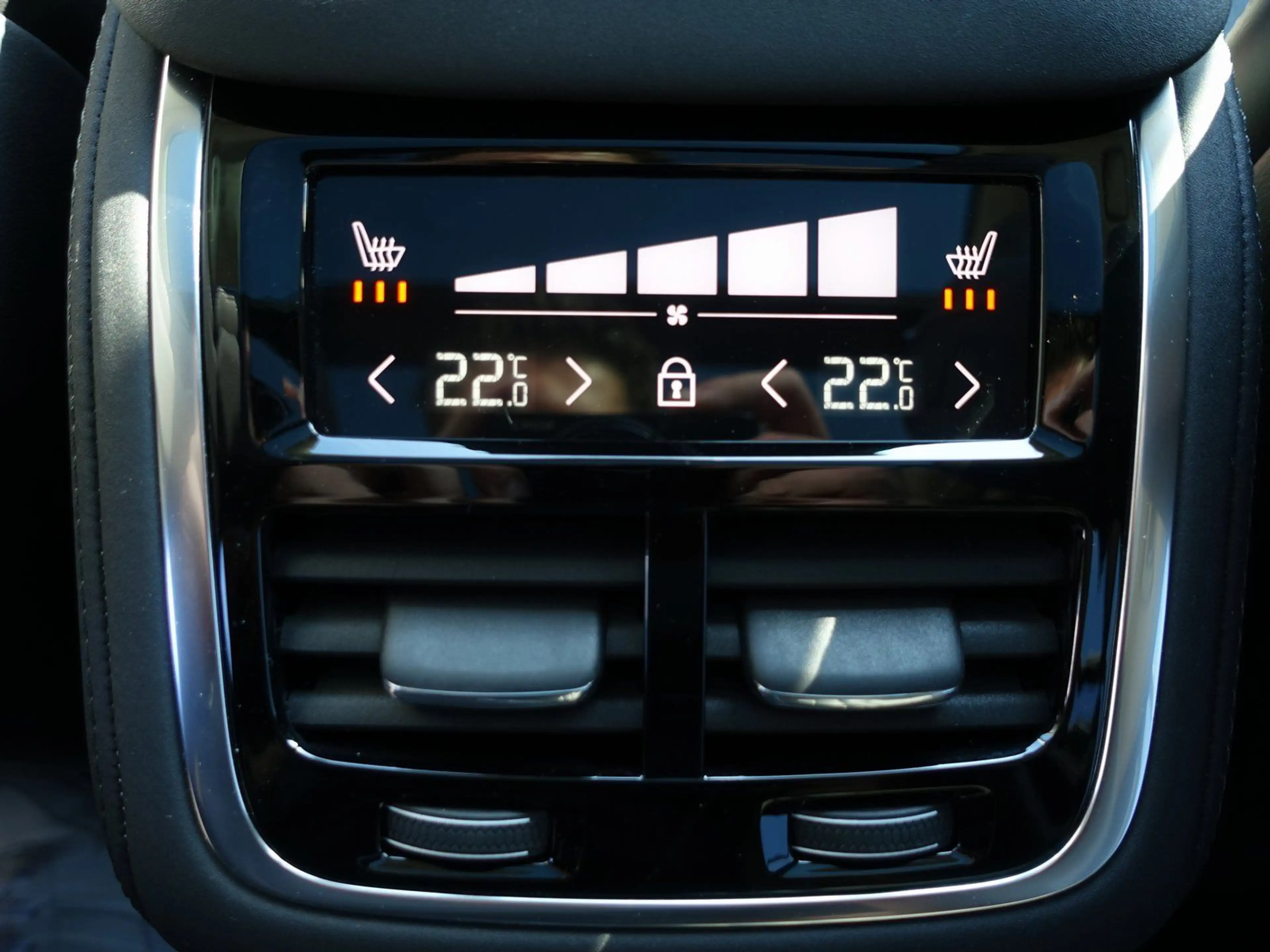 Volvo XC90 Ultra Dark T8 AWD Plug-in /B&W/Pano/FourC — photo 14