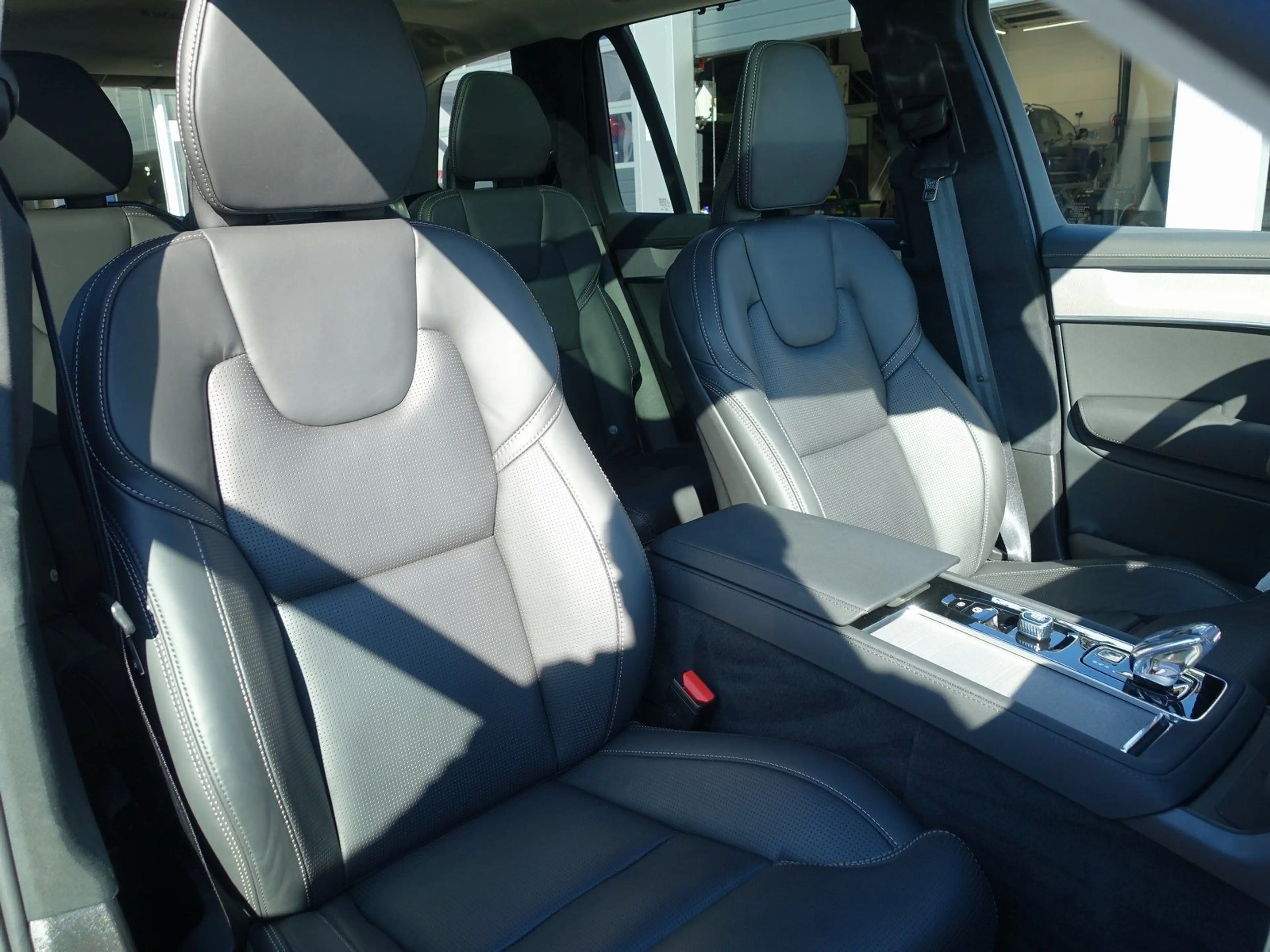 Volvo XC90 Ultra Dark T8 AWD Plug-in /B&W/Pano/FourC — photo 8