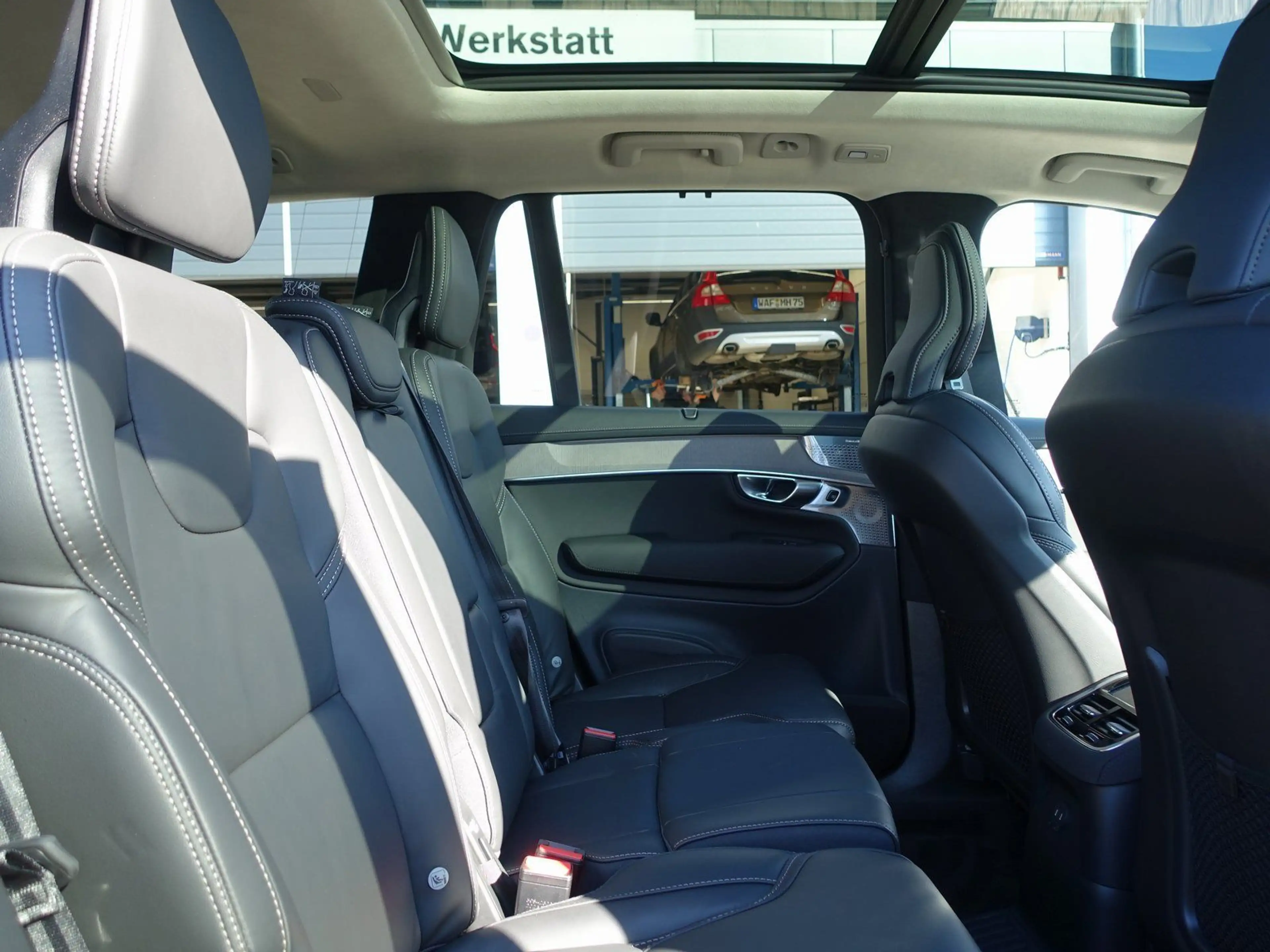 Volvo XC90 Ultra Dark T8 AWD Plug-in /B&W/Pano/FourC — photo 9
