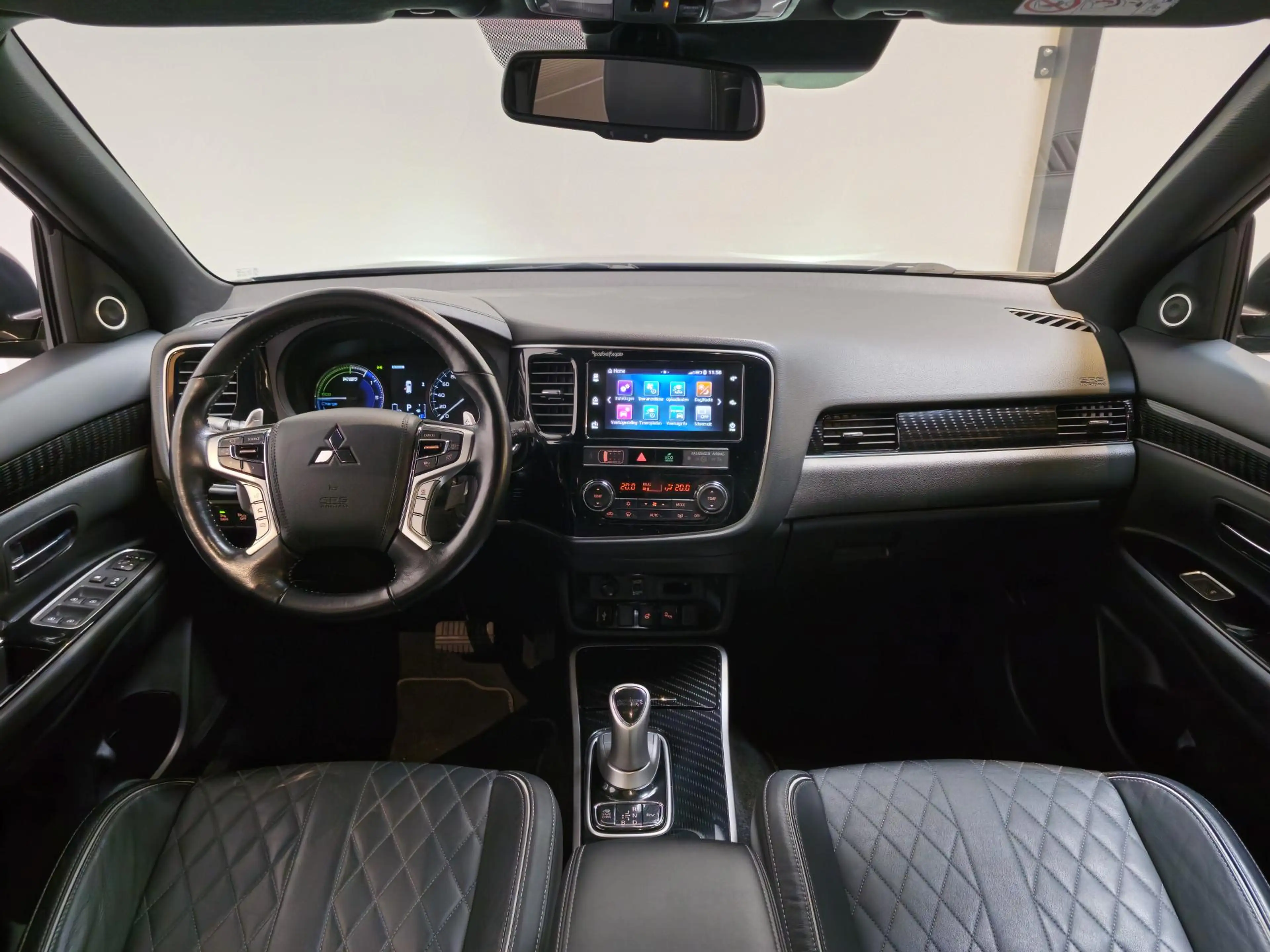 Mitsubishi Outlander 2.4 PHEV Instyle - Stoel/Stuurverwarming - Trekhaa — photo 12