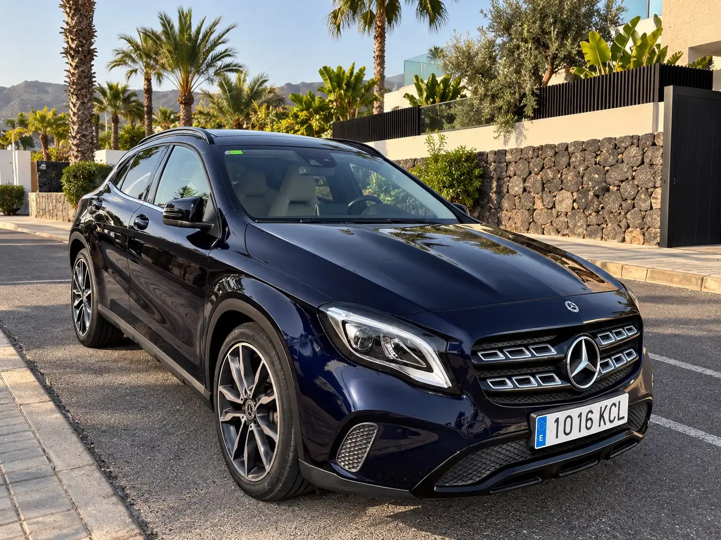 Mercedes-Benz GLA 200 200d Urban 7G-DCT - 2