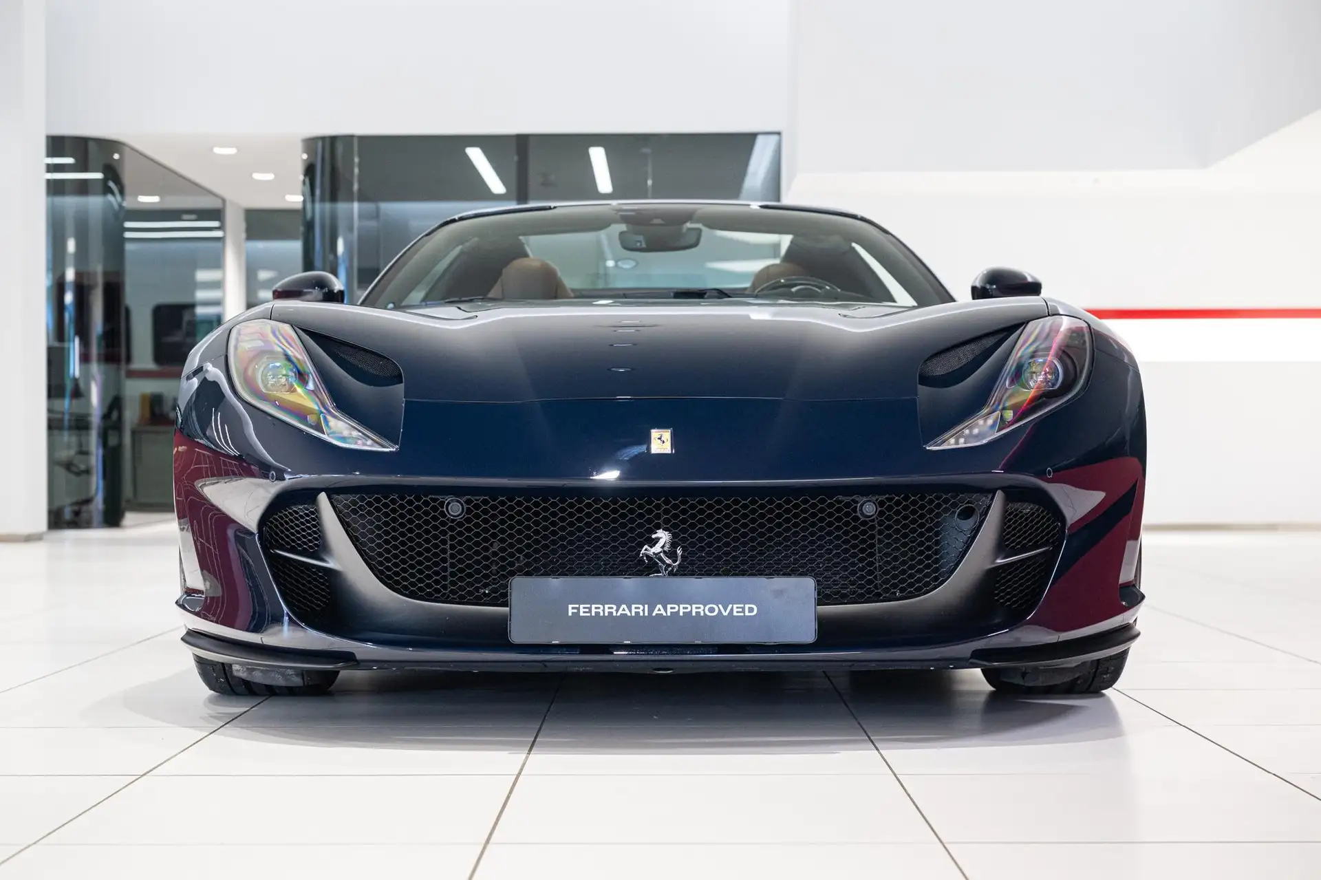 페라리 812 6.5 V12 2020 네이비 사진 3