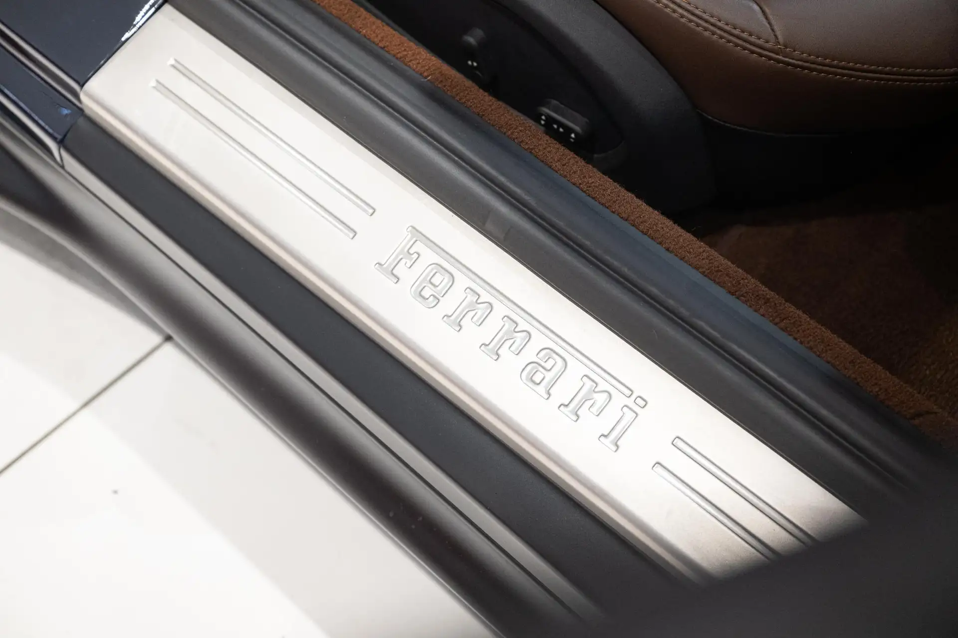 페라리 812 6.5 V12 2020 네이비 사진 8
