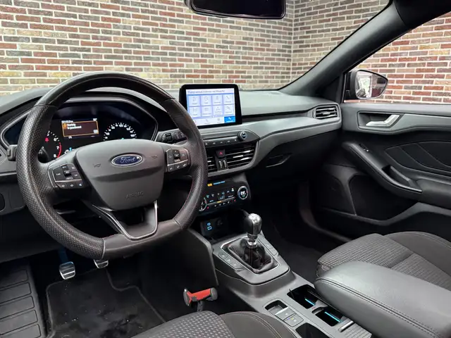 Ford Focus view 14