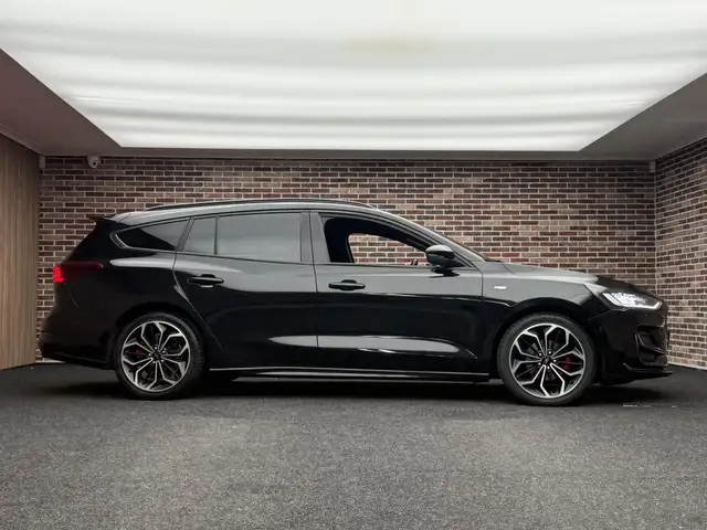 Ford Focus view 4