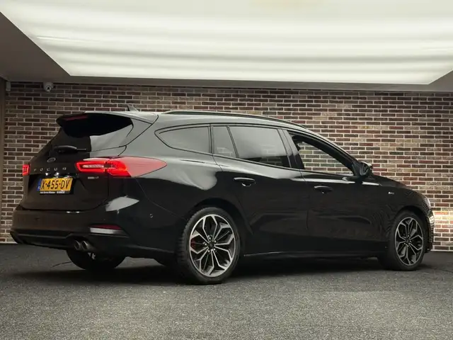 Ford Focus view 2