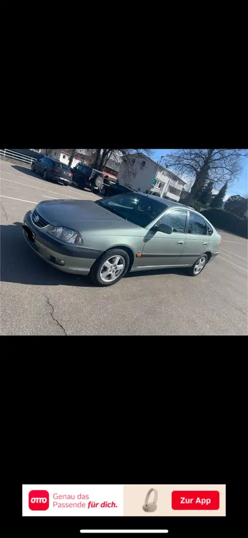 Toyota Avensis 1.8 linea terra Grün - 1