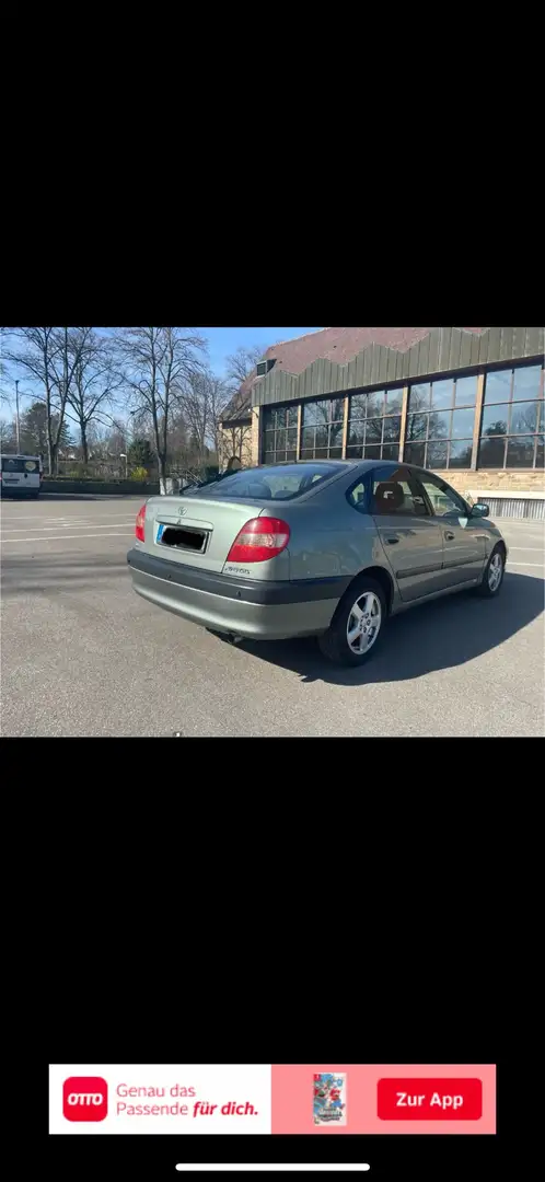 Toyota Avensis 1.8 linea terra Grün - 2