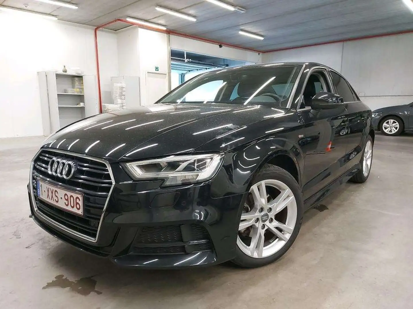 Audi A3 30TFSi Sedan SLine *MATRIX-NAVI-CUIR SPORT-CRUISE* Zwart - 2