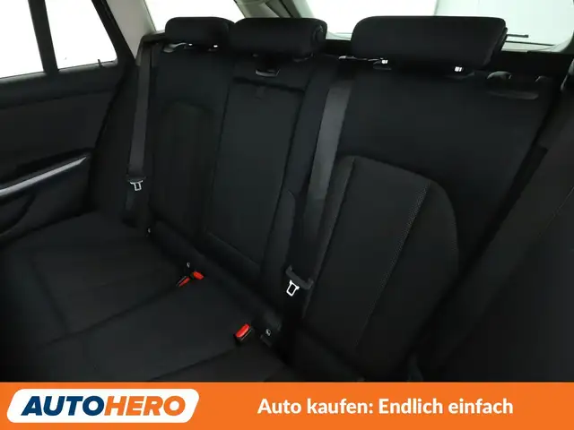 BMW 3 Series view 14