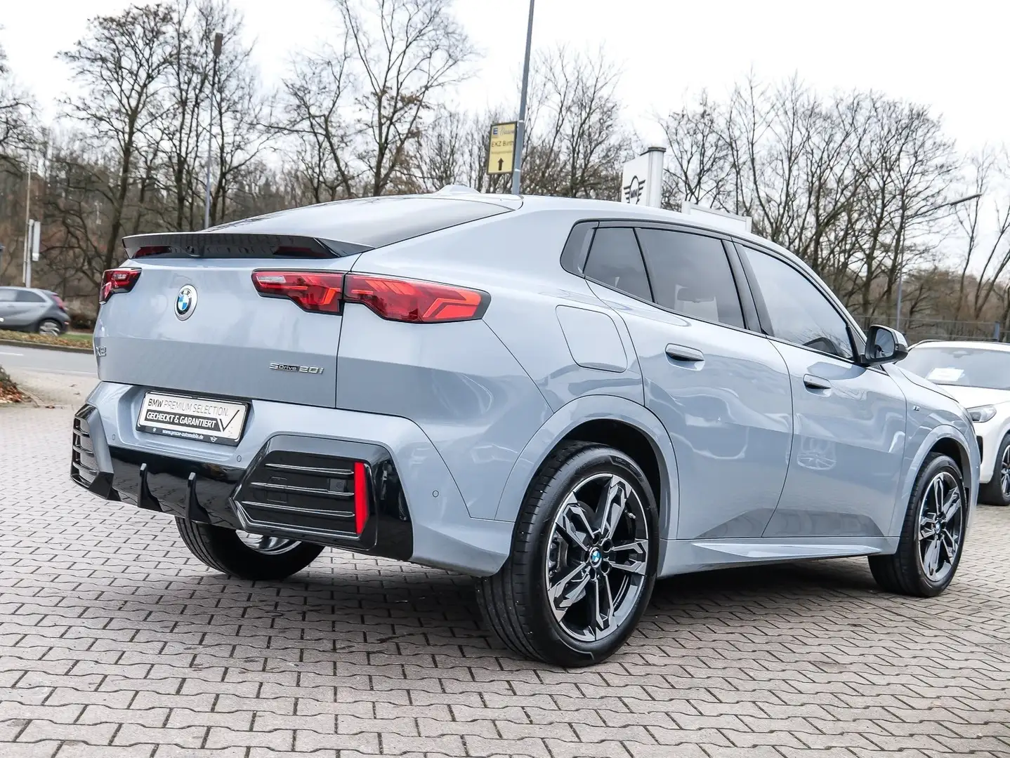 BMW X2 sDrive20i M Sport ACC AHK RFK NAVI LED DAB Grau - 2