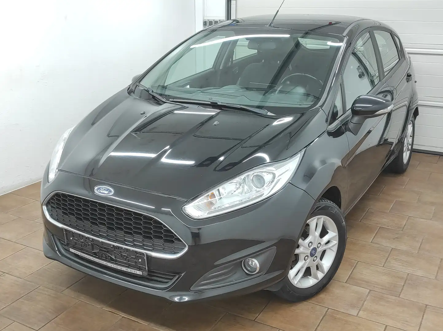 Ford Fiesta 1.0 KLIMA EURO-6 SHZ USB ALLWETTER LED START-STOP Чёрный - 2