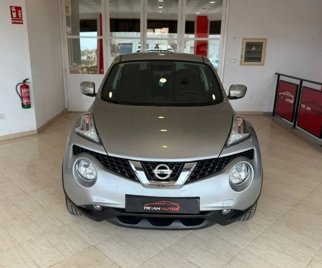 Nissan Juke 1.5dCi Visia 4x2 Gris - 2