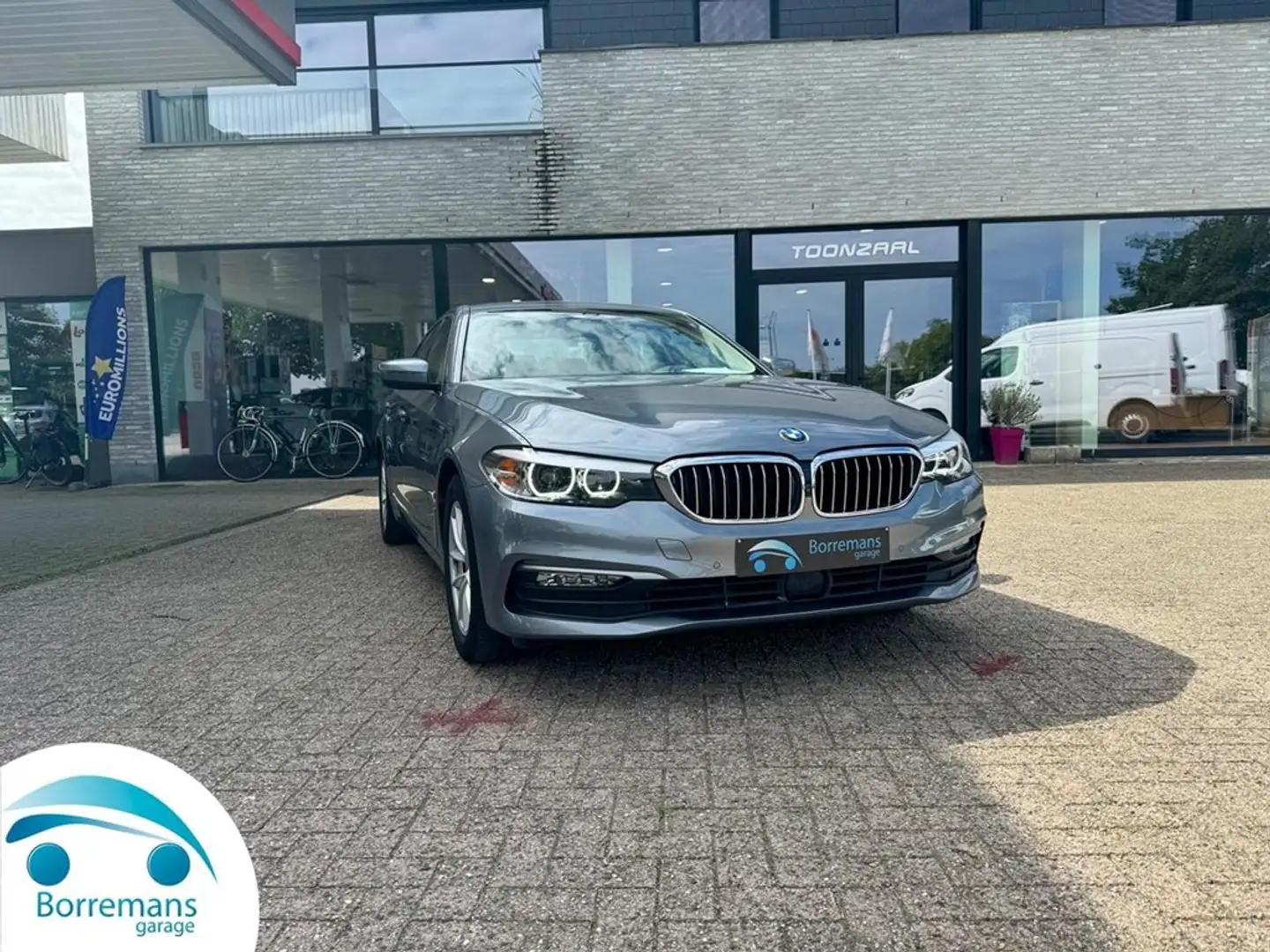 BMW 530 eA Performance Plug-In Hybrid Driving Assistant FU Szary - 1