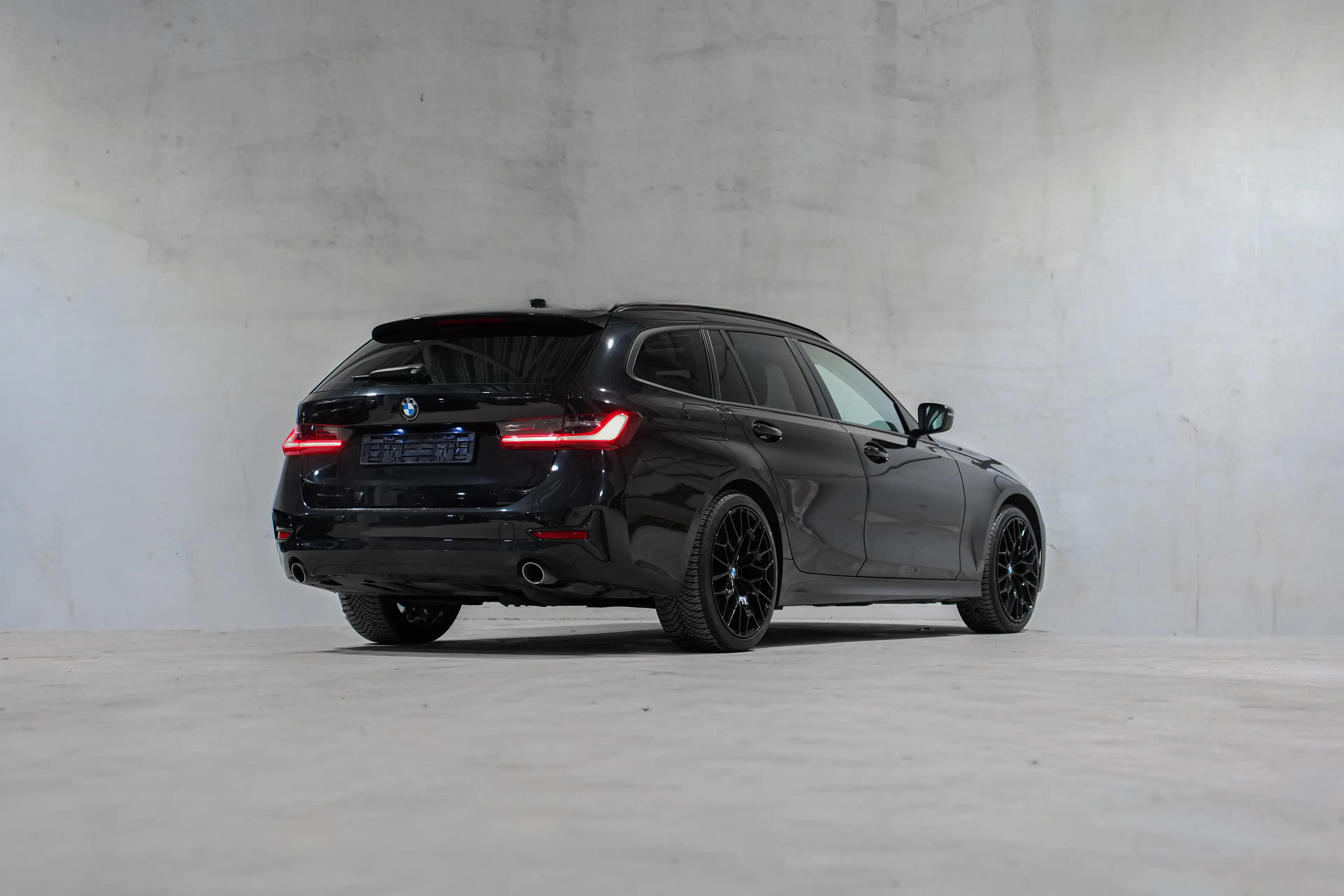 BMW 316 ✖ 19' PACK M | TOIT OUVRANT | FULL BLACK | TVA ✔ — photo 4