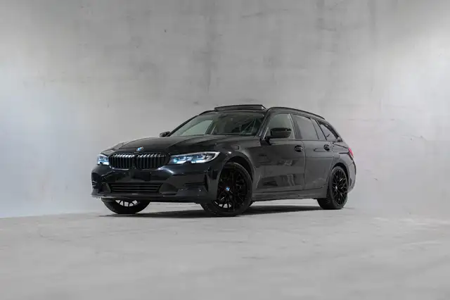 BMW 316 ✖ 19' PACK M | TOIT OUVRANT | FULL BLACK | TVA ✔