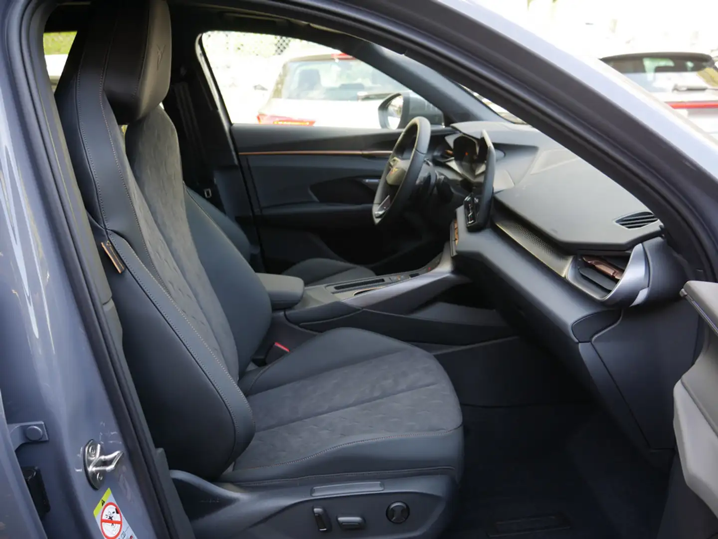 CUPRA Terramar VZ 2.0 TSI 4Drive HUD LED PANO 360° Grau - 2