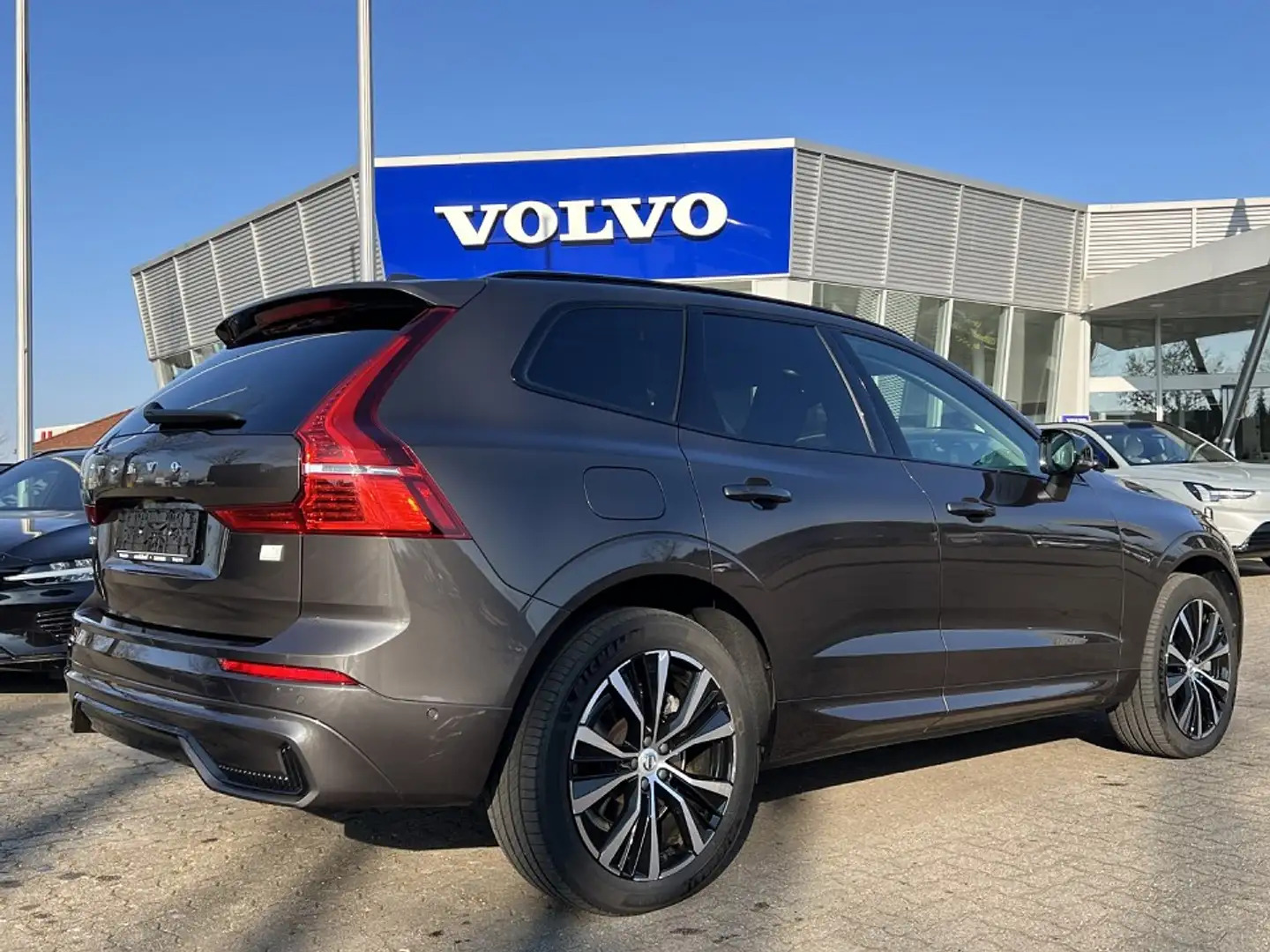 Volvo XC60 T8 Plug-In Hybrid (455 PS) AG8|PLUS|DARK|V-MAX210| Grau - 2