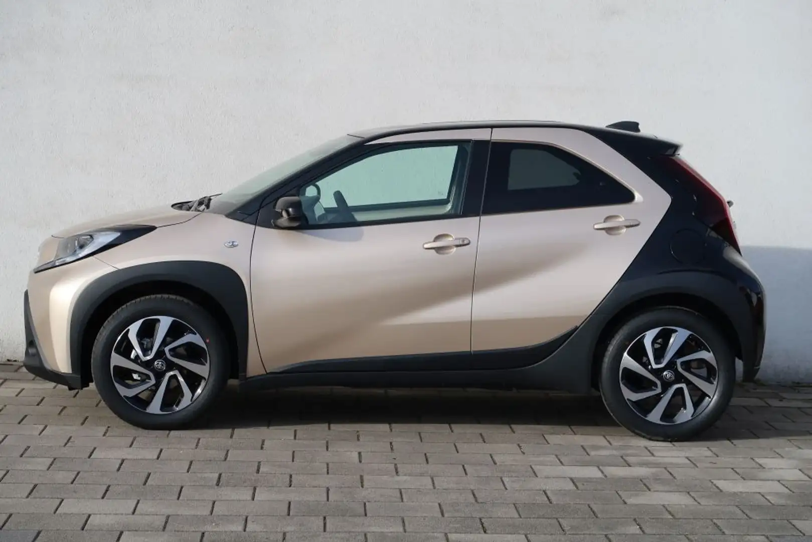 Toyota Aygo X Aygo X Team D + Ginger Beige Beige - 2