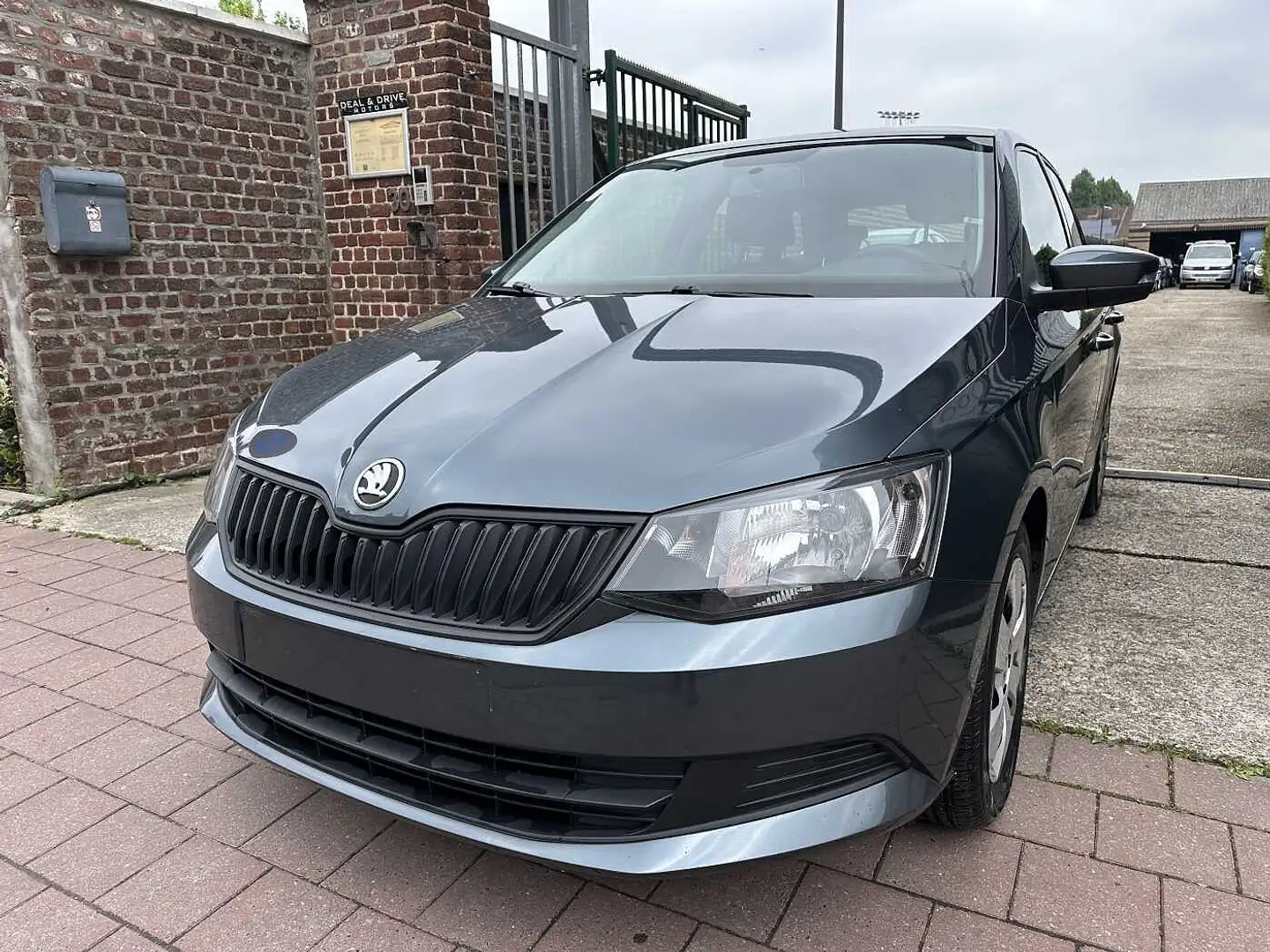Skoda Fabia COMBI SW 1.0I MET 89DKM HANDELAARS & EXPORT Gris - 1