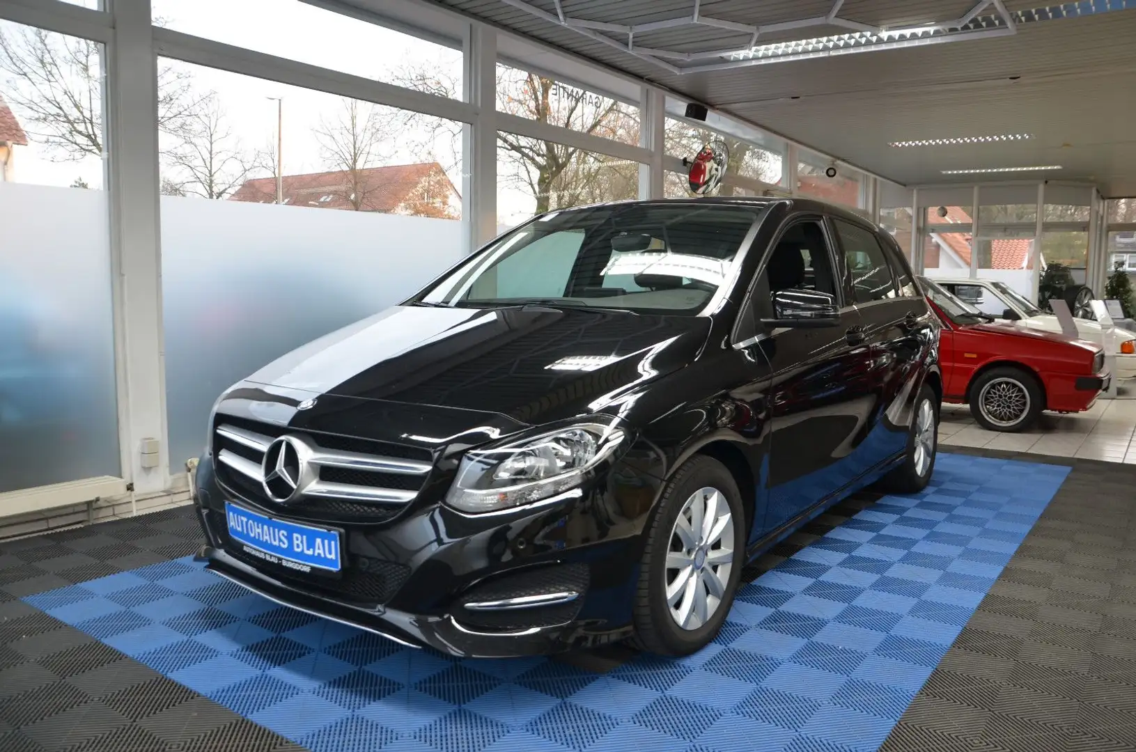 Mercedes-Benz B 180 Style *AUTOMATIK*NAVI*SITZHZG*TEMPOMAT* Schwarz - 1