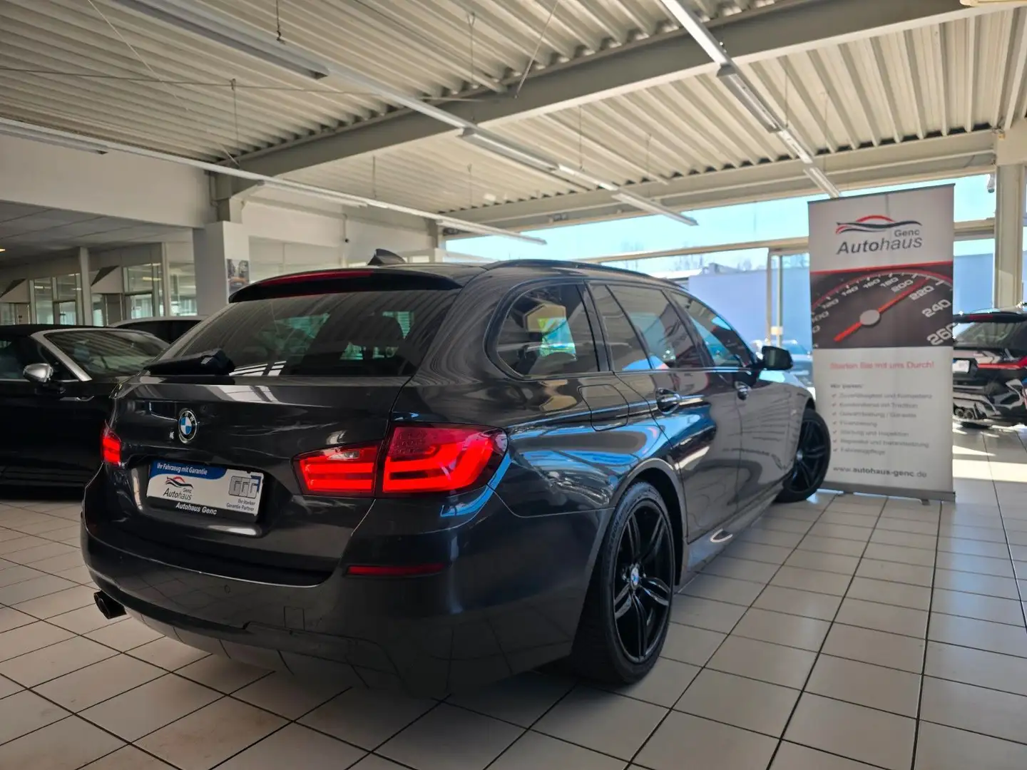 BMW 530 d Touring xDrive M Sport Kamera Panorama Grau - 2