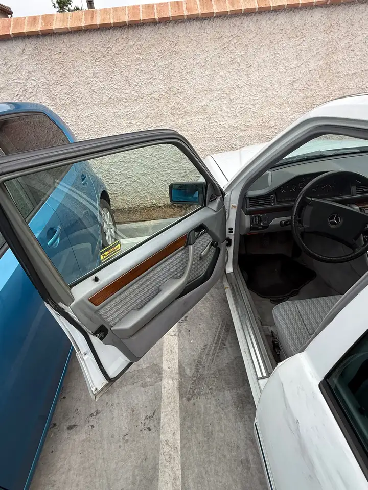 Mercedes-Benz 200D, foto 10