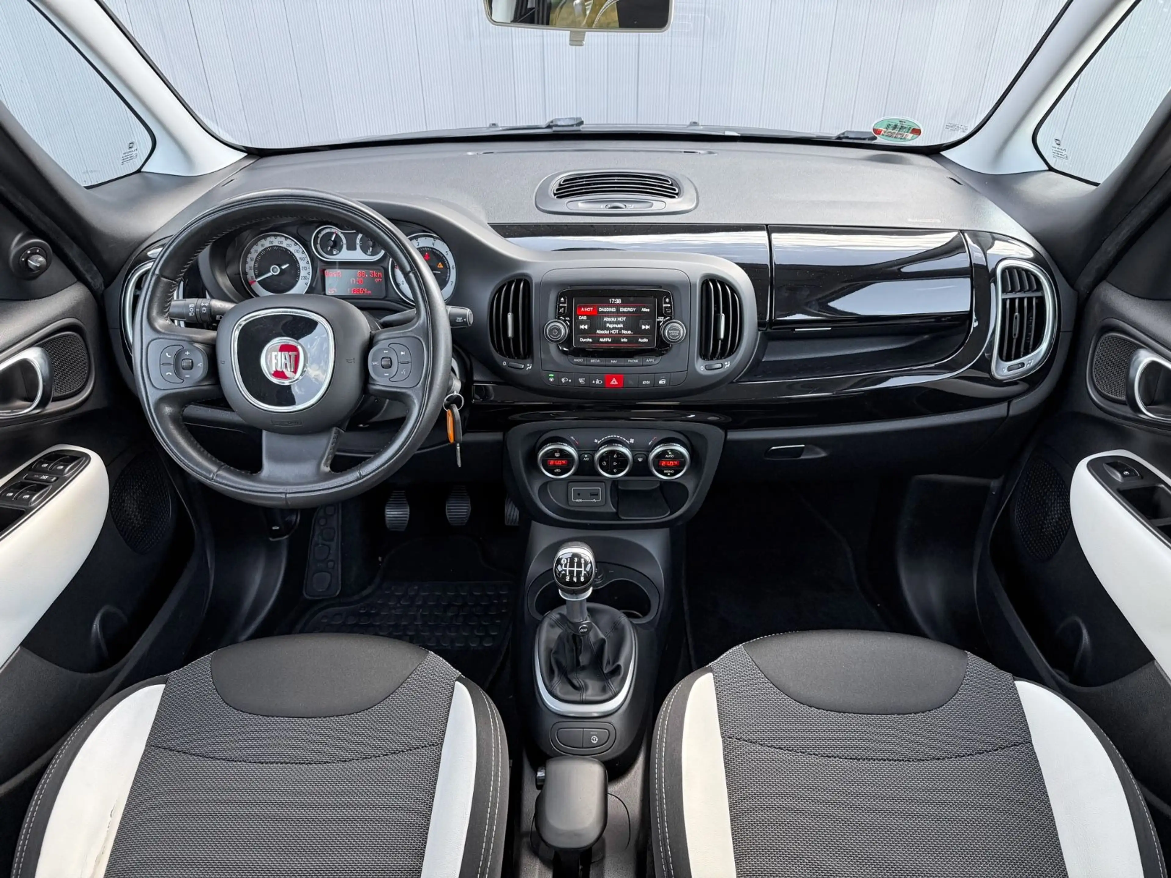 Fiat 500L Trekking ROCKSTAR |NAVI|DAB|TEILLEDER|PDC|+ — photo 7