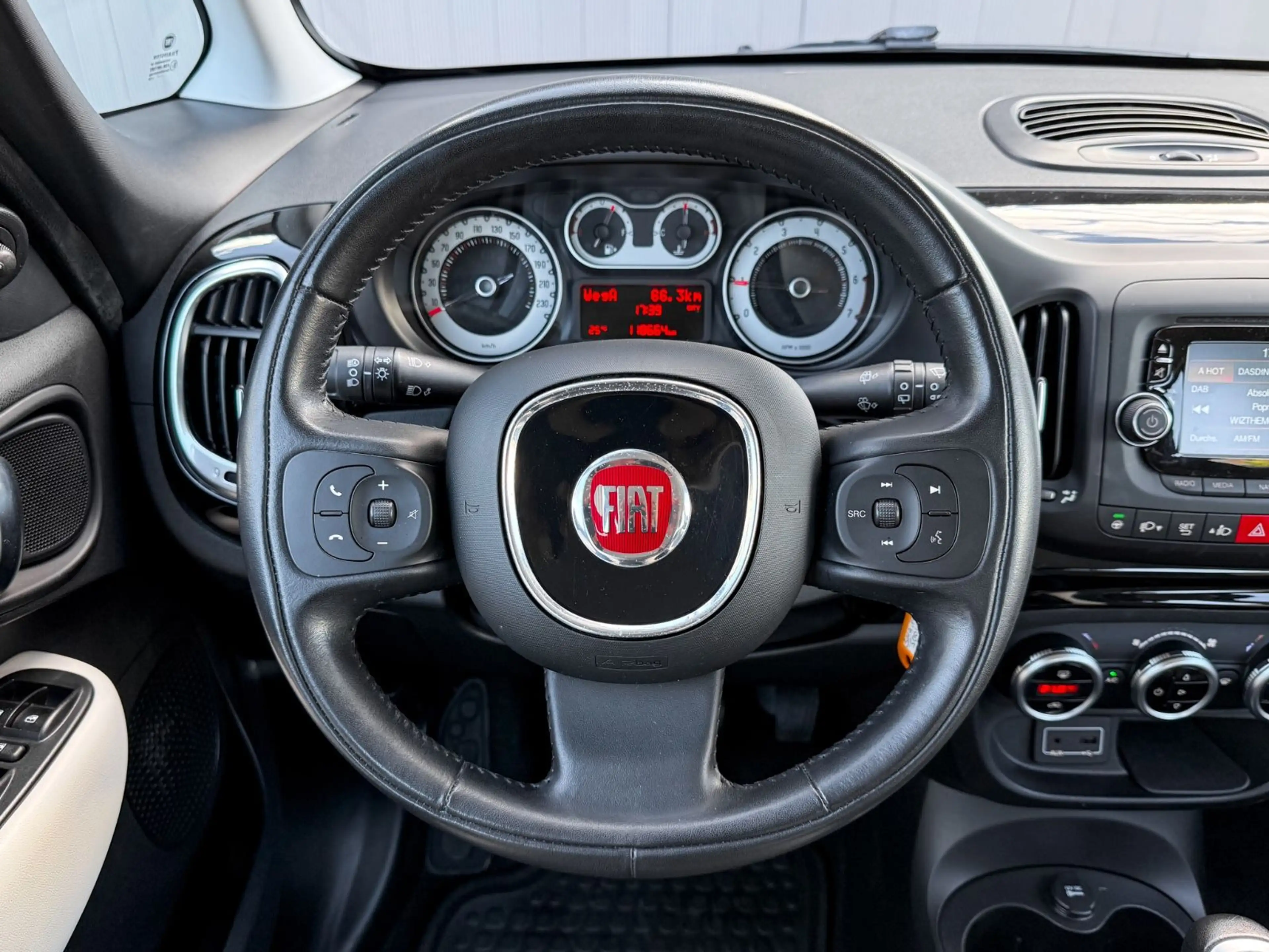 Fiat 500L Trekking ROCKSTAR |NAVI|DAB|TEILLEDER|PDC|+ — photo 12