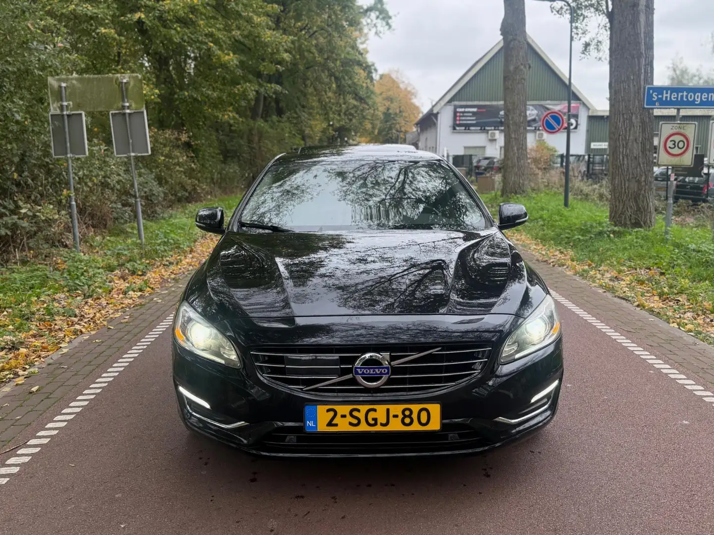 Volvo V60 2.4 D6 AWD Plug-In Hybrid Summum XENON!MEMORY!NAVI Zwart - 2
