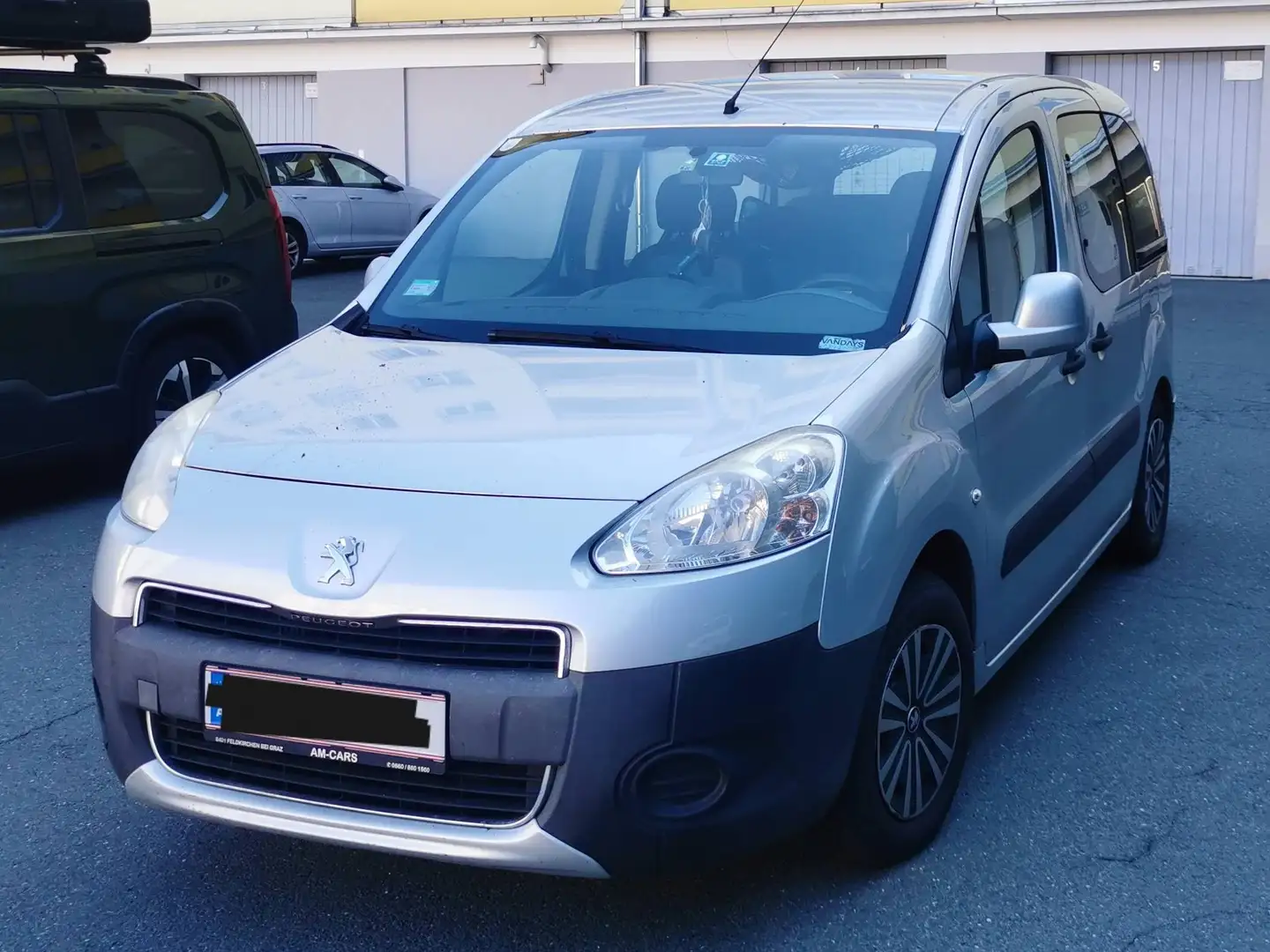 Peugeot Partner Partner Tepee Active 1,6 e-HDi 92 FAP Active Silber - 2
