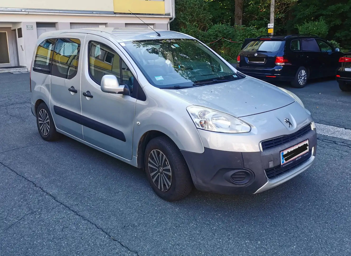 Peugeot Partner Partner Tepee Active 1,6 e-HDi 92 FAP Active Silber - 1