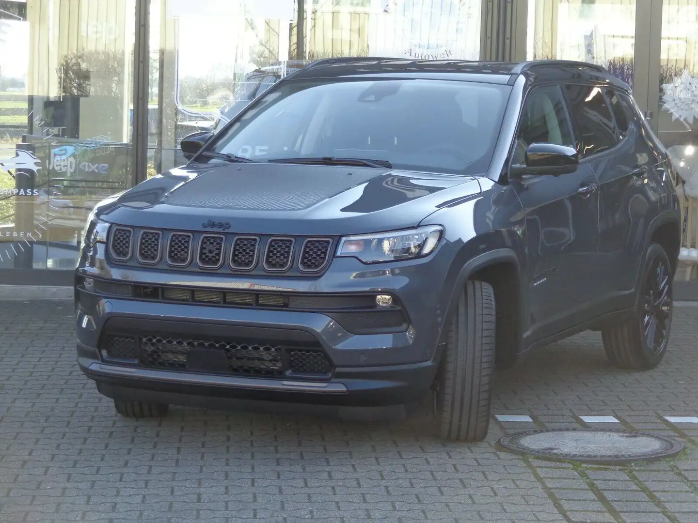 Jeep Compass e-Hybrid Upland 1.5l T4 FWD MILD Hybrid Grau - 1