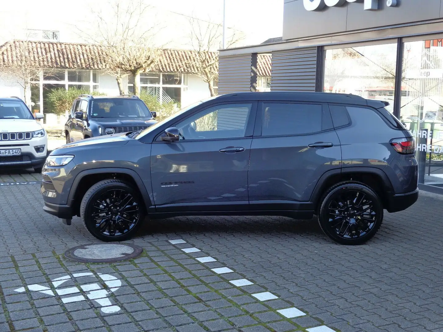 Jeep Compass e-Hybrid Upland 1.5l T4 FWD MILD Hybrid Grau - 2