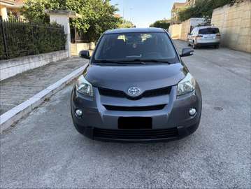 1.4 d-4d Luxury Awd