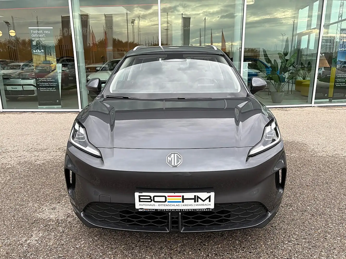 MG MG4 EV Urban 43 kWh Comfort Standard Range Grau - 2
