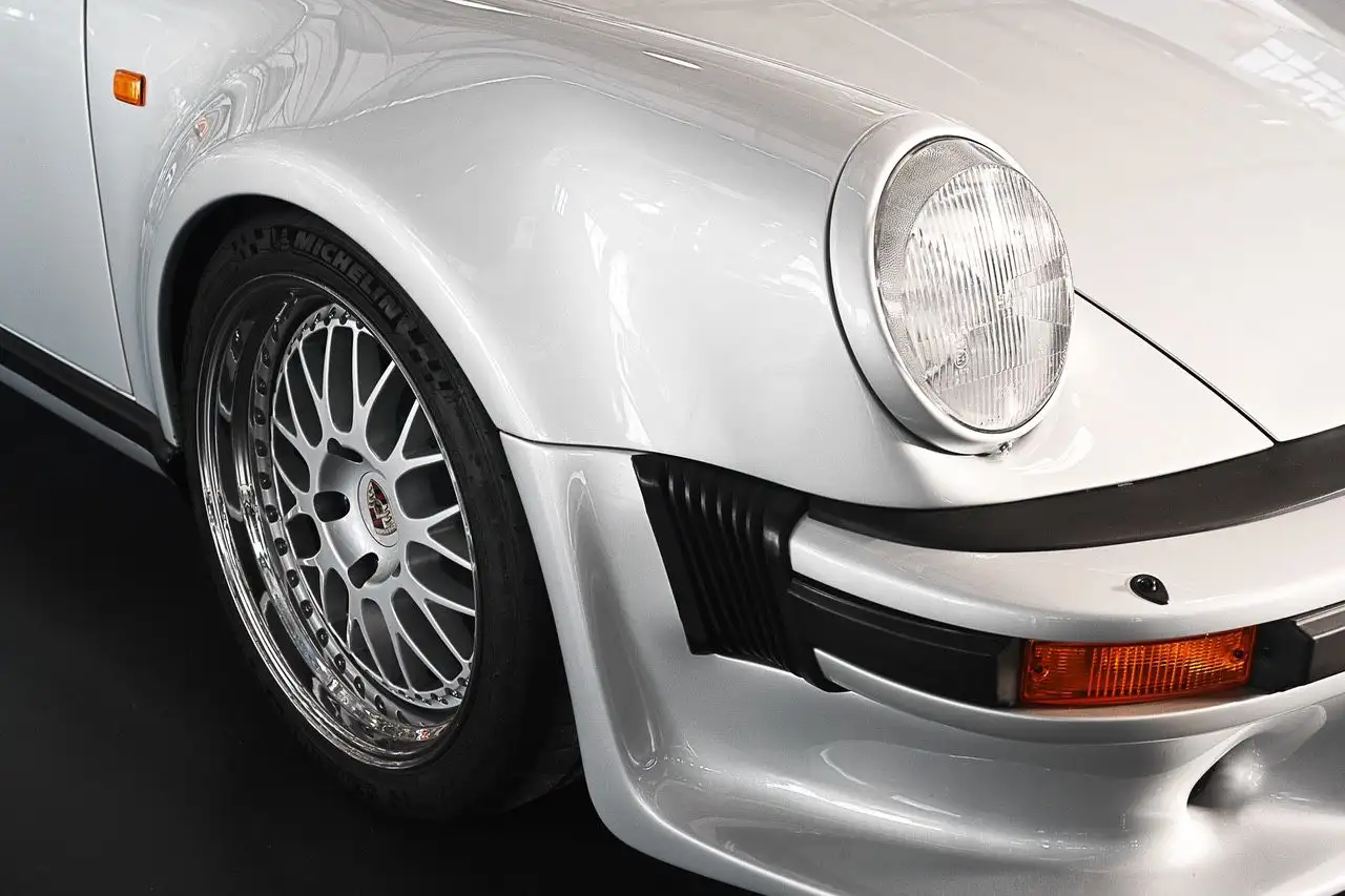 Porsche 911 / 930 Turbo 3,3 LT, foto 12