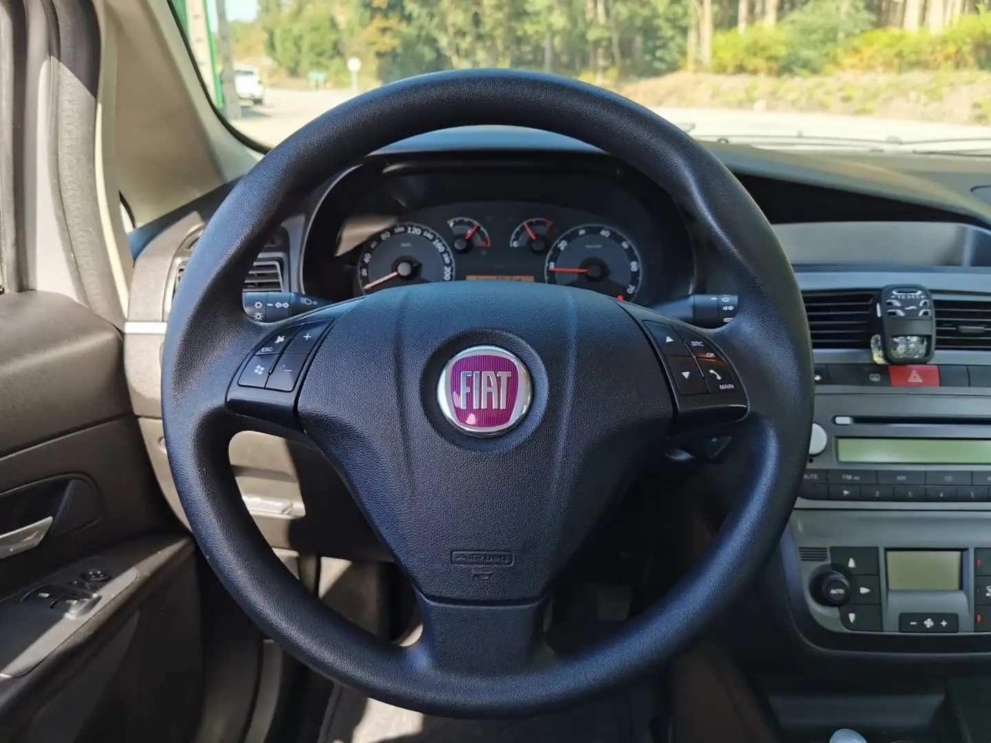 Fiat Linea Línea 1.3Mjt Dynamic Dynamic Silber - 1