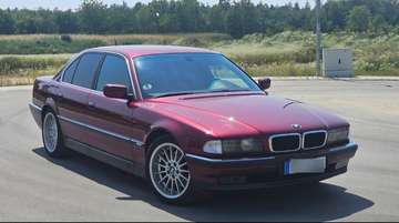 i E38 M60B40 / Calypsorot / Styling 32