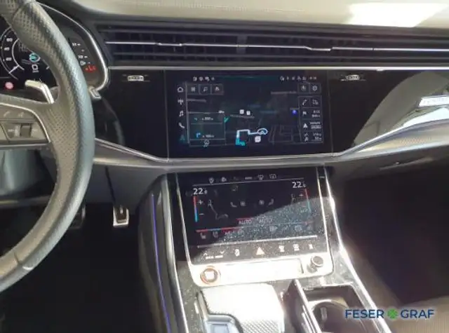 Audi RS Q8 view 6