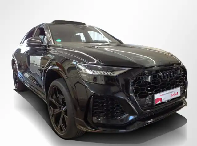 Audi RS Q8 view 9
