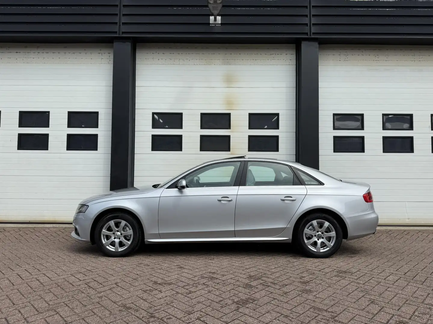Audi A4 Limousine 1.8 TFSI Pro Line automaat/stoelverwarmi Grijs - 2
