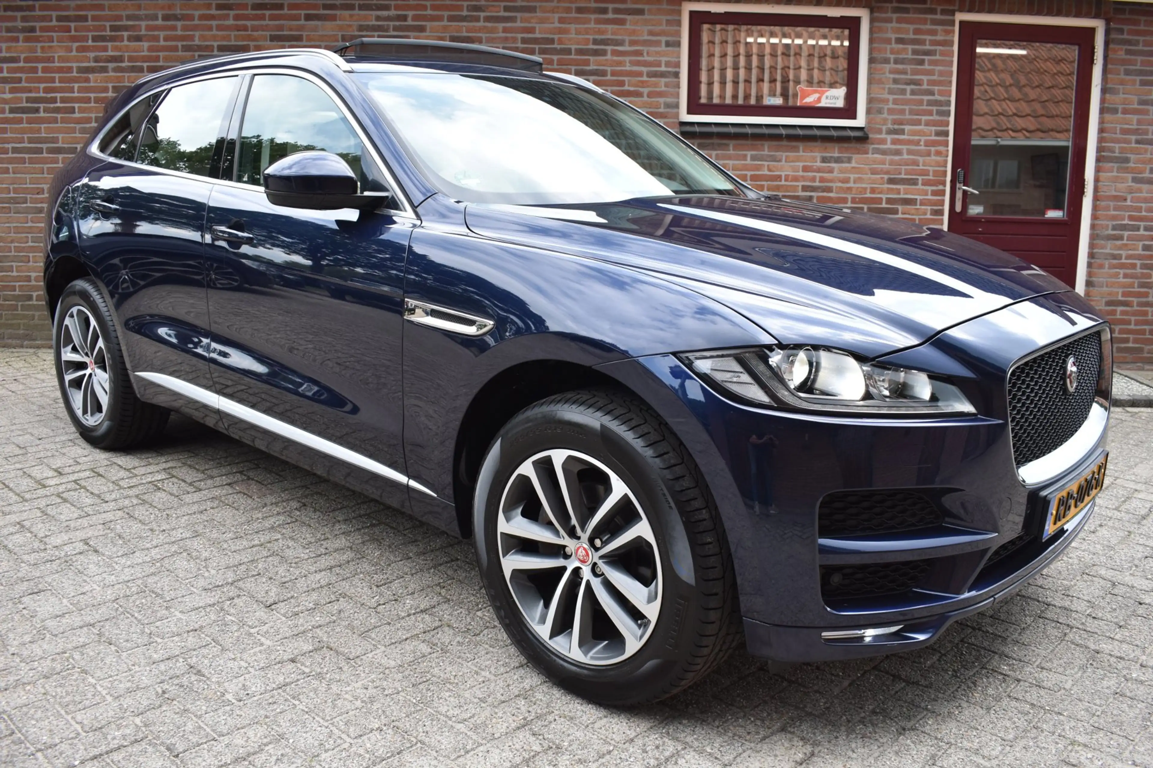 Jaguar F-Pace 2.0 Portfolio AWD 20d '17 Pano Xenon Clima Navi Cr — photo 7