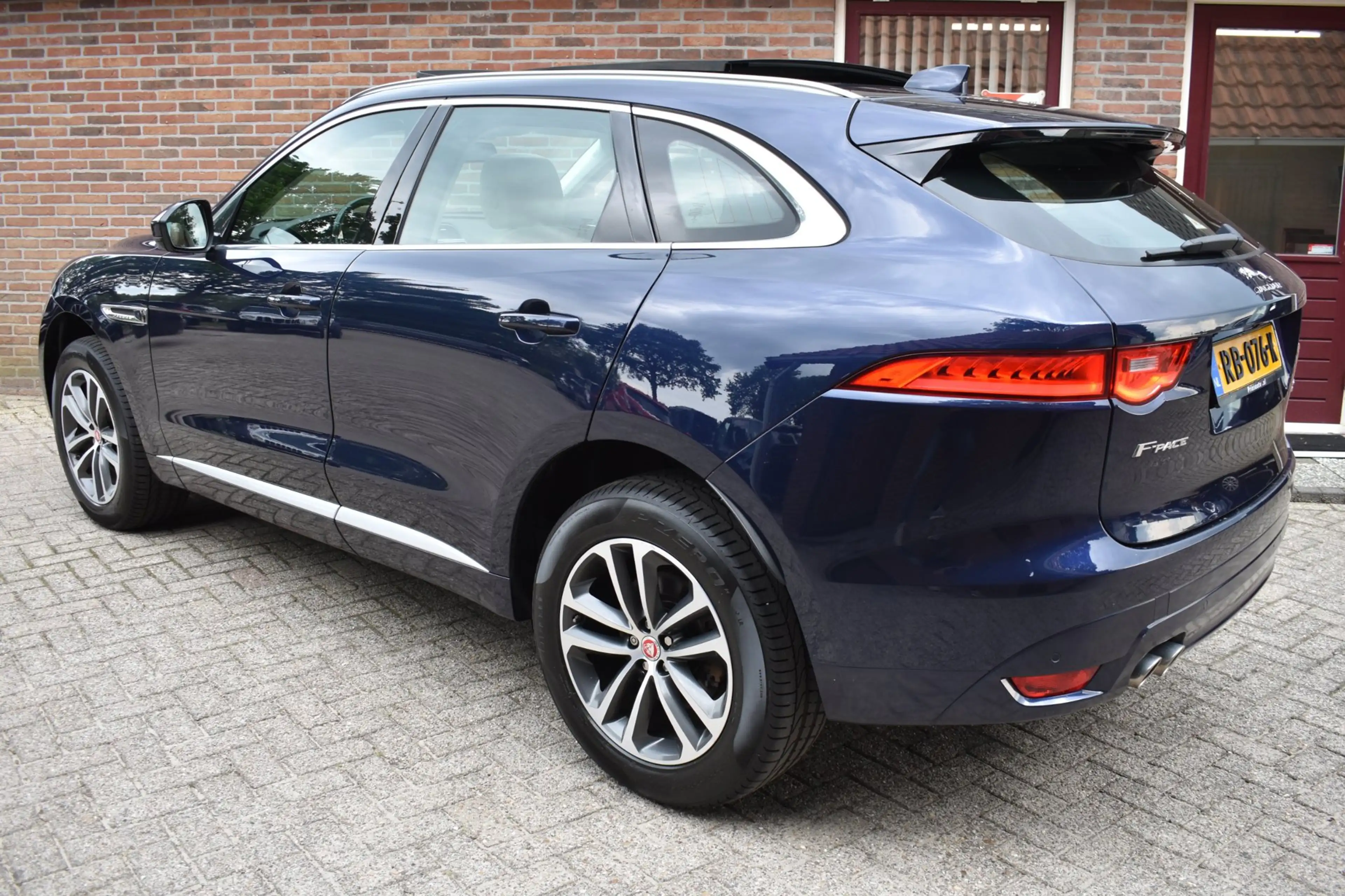 Jaguar F-Pace 2.0 Portfolio AWD 20d '17 Pano Xenon Clima Navi Cr — photo 9