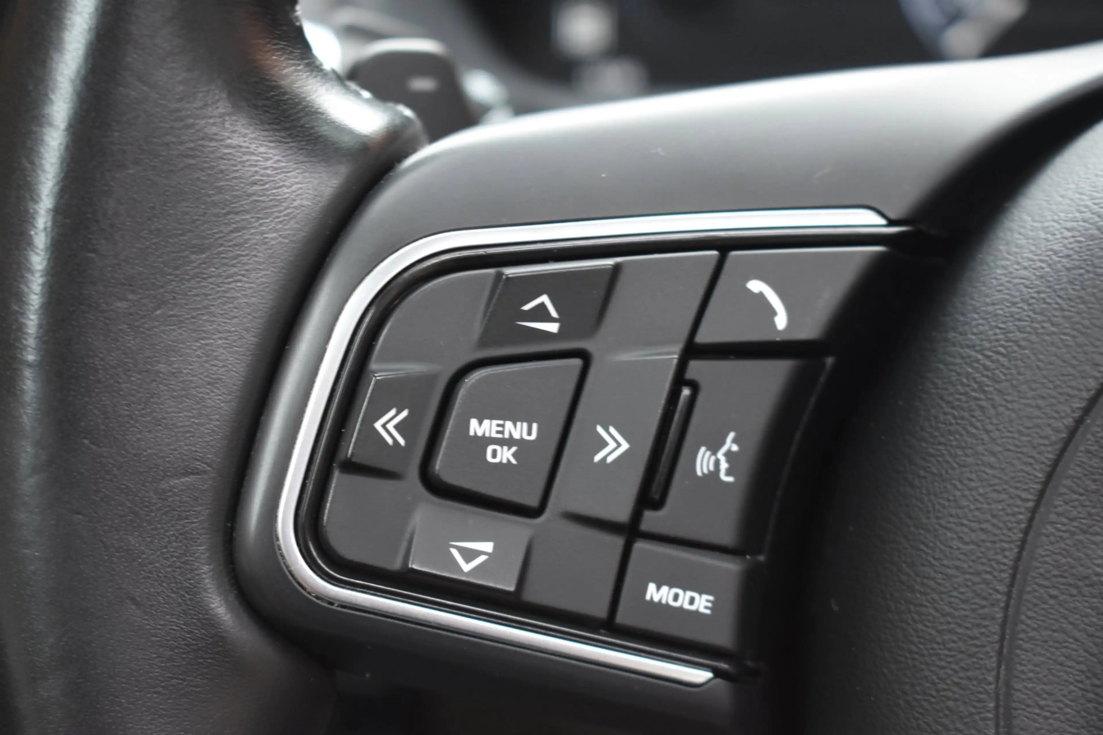Jaguar F-Pace 2.0 Portfolio AWD 20d '17 Pano Xenon Clima Navi Cr — photo 17