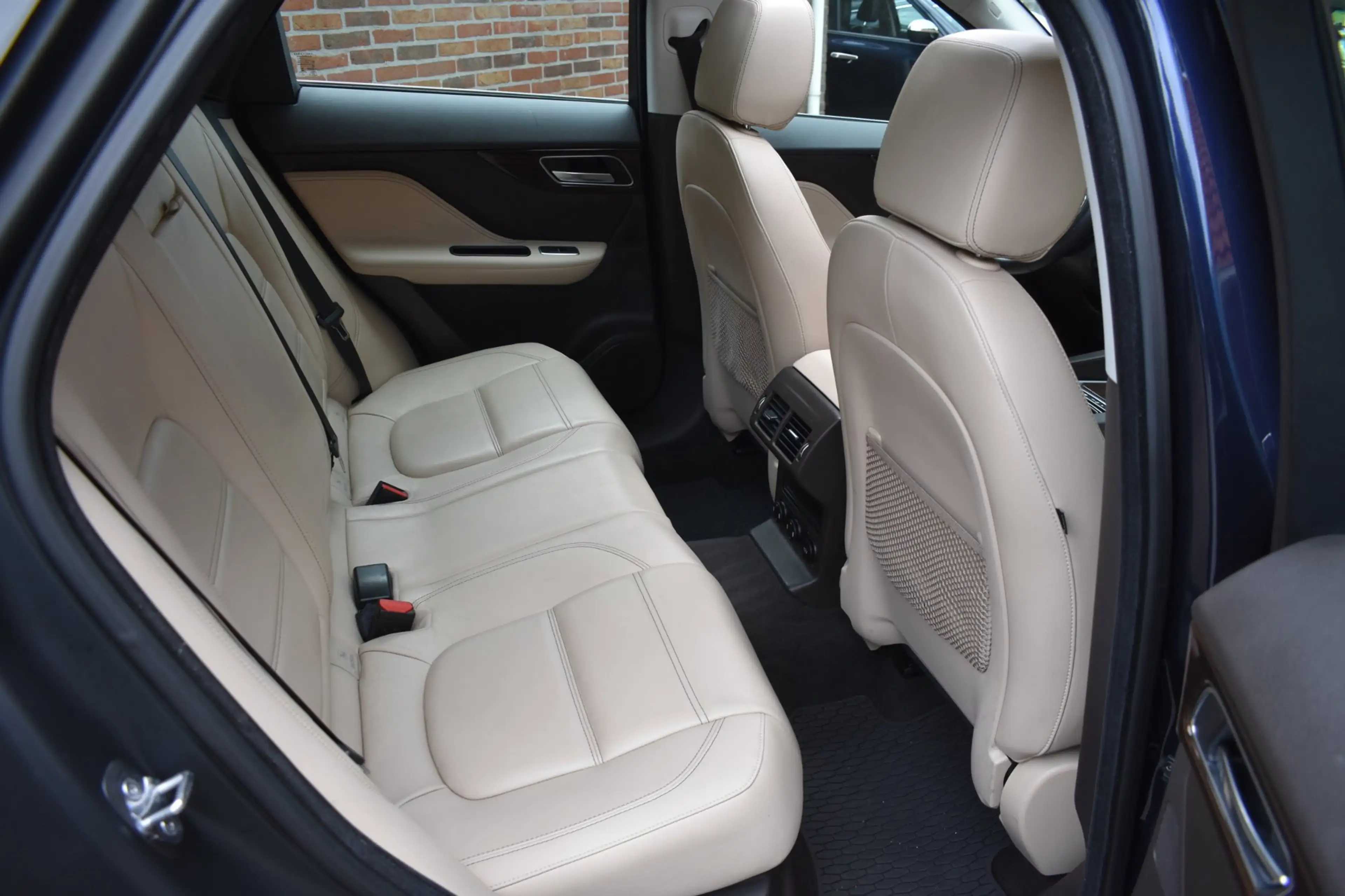 Jaguar F-Pace 2.0 Portfolio AWD 20d '17 Pano Xenon Clima Navi Cr — photo 5